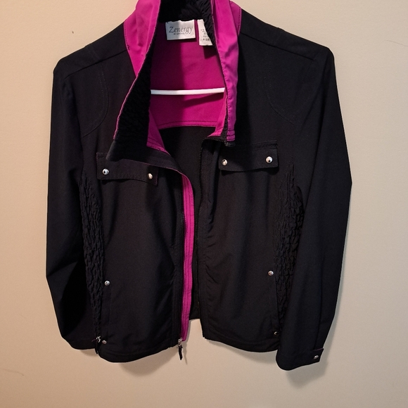 Jacket. Textured collar and sides. - Picture 5 of 5